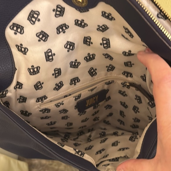 Juicy Couture Navy Traveler Flab Crossbody Bag - Picture 5 of 11